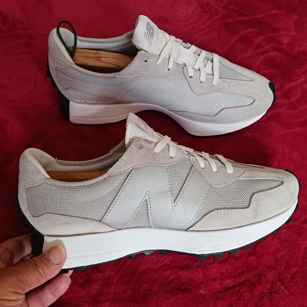 New Balance 327 Streetwear/Lifestyle/Athletic Shoes Size 9.5 Men/11 Women - Picture 9 of 10
